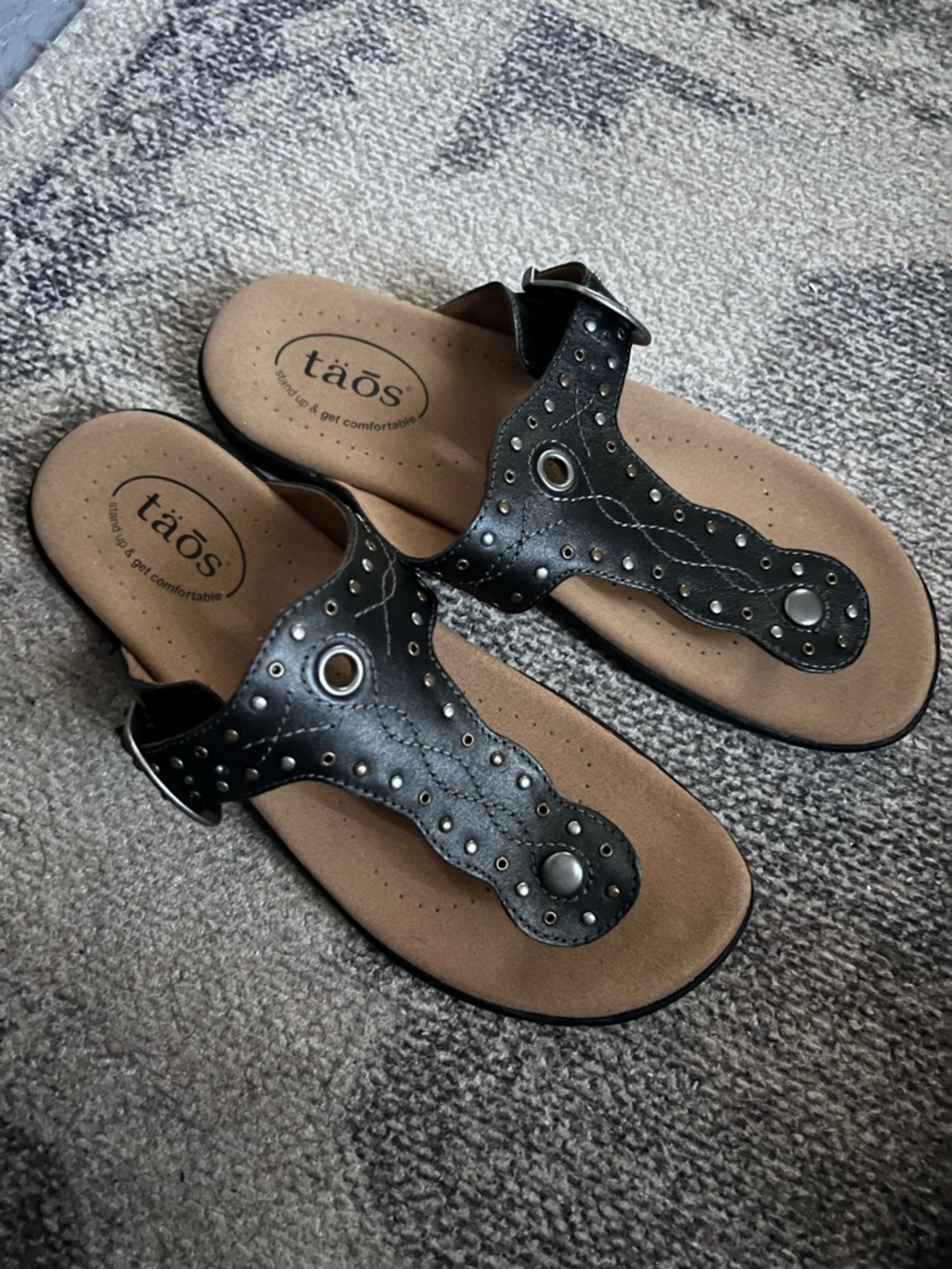 MAKE AN OFFER - TAOS Flash Leather Grommet Studded Thong Arch Support Sandals - Picture 2 of 5